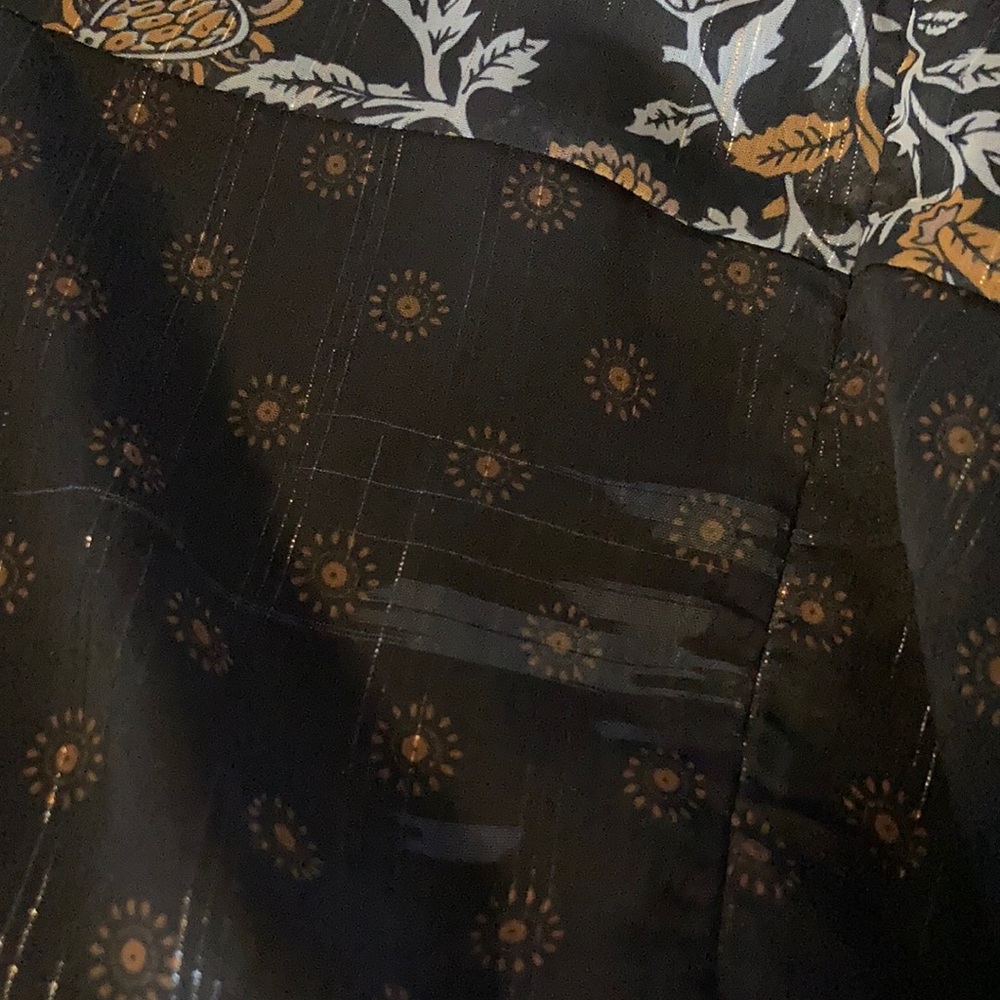 Chiffon dress with gold shiny threading. - Picture 3 of 5